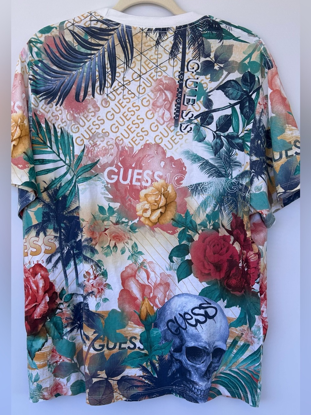 GUESS Los Angeles Men’s Allover Tropical Floral & Skulls Graphic Tee Size XXL - Picture 3 of 9